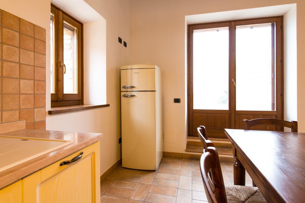 Casetta In Pietra Acqualagna Room photo