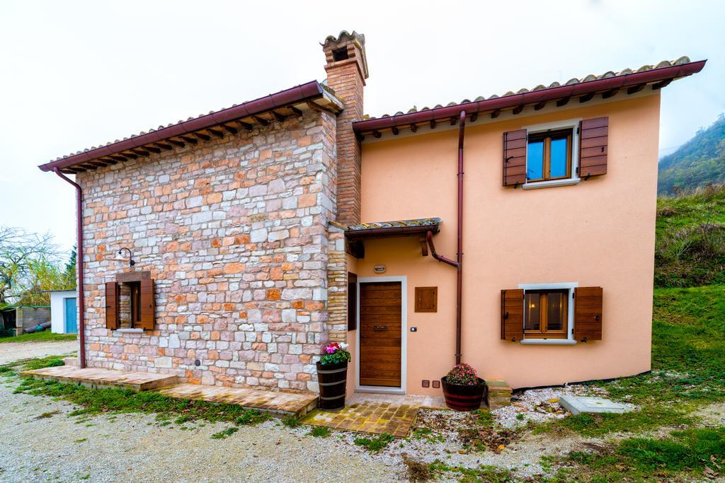 Casetta In Pietra Acqualagna Room photo